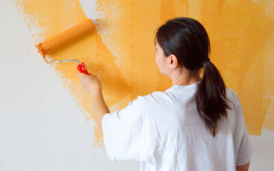 Pintando pared naranja