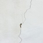 Reparar grietas en paredes deterioradas